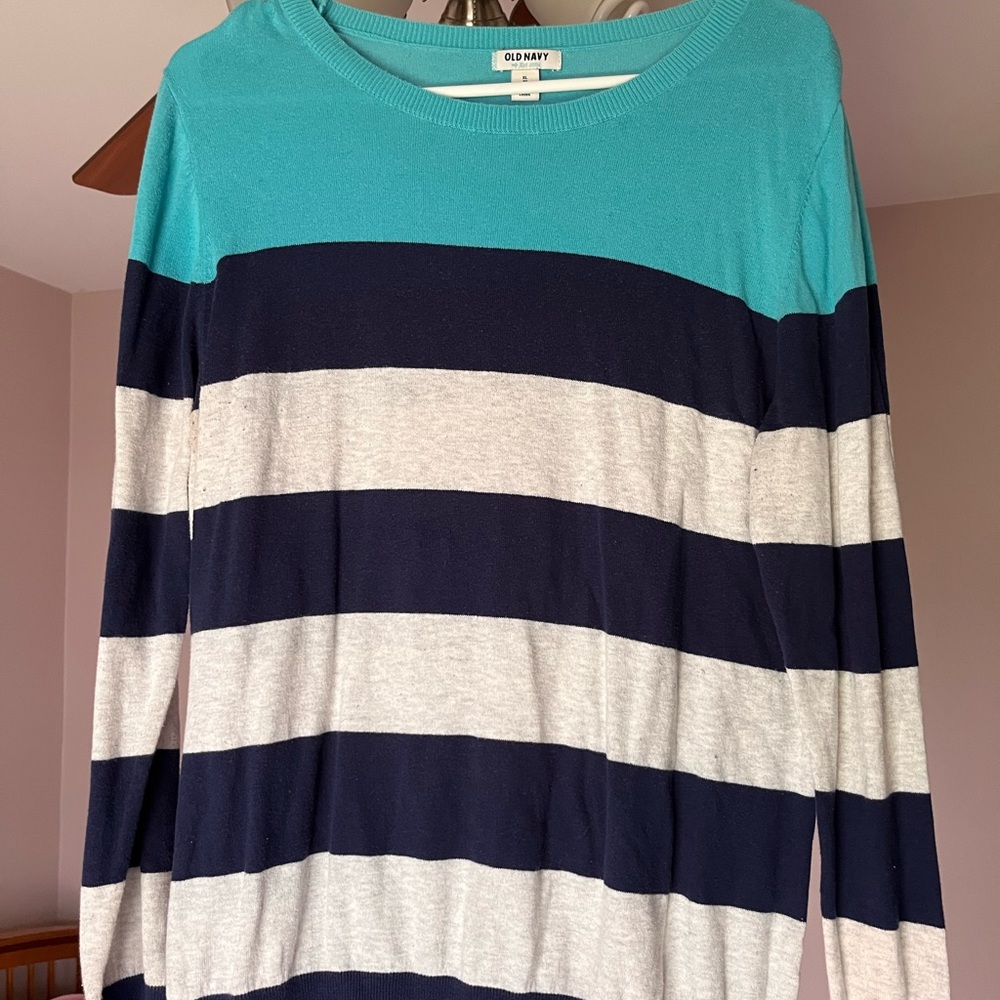 brand: old navy-size:XL-worn, maintained